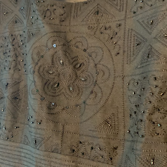 Elegant Lynn Cantin (size10) suit - sleeveless embroidered top & cropped pants. - Picture 2 of 7